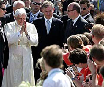 Benedict XVI making a Buddhist style hand pose